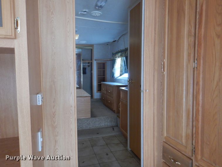 image for item DL0066 2005 Cross Roads Cruiser  camper