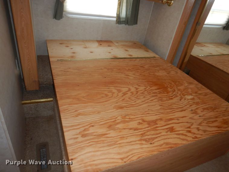 image for item DL0066 2005 Cross Roads Cruiser  camper