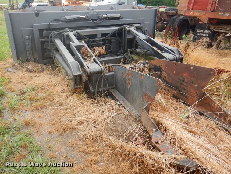 image for item DL0078 Grouser  12'W dozer blade