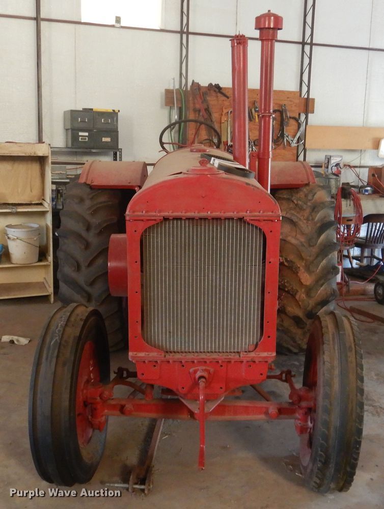 image for item DL0406 International W30  tractor
