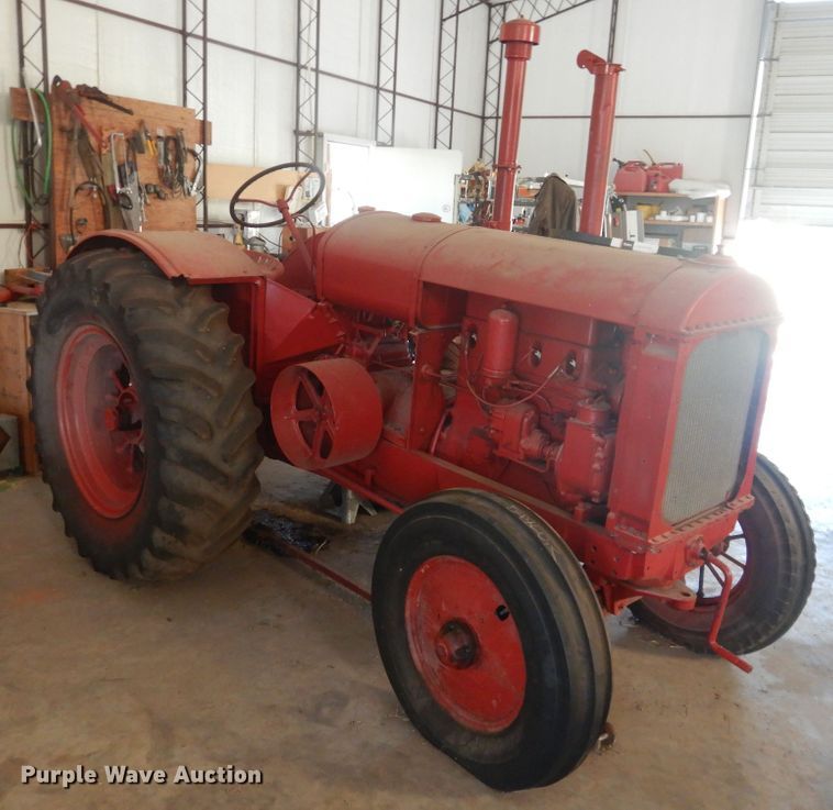 image for item DL0406 International W30  tractor