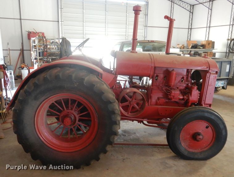 image for item DL0406 International W30  tractor