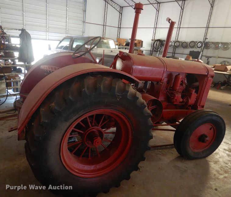 image for item DL0406 International W30  tractor