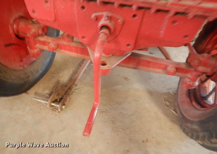 image for item DL0406 International W30  tractor