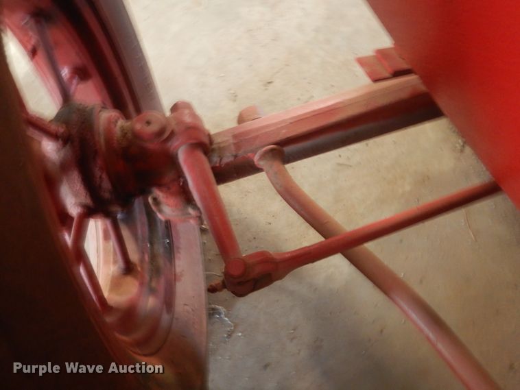 image for item DL0406 International W30  tractor