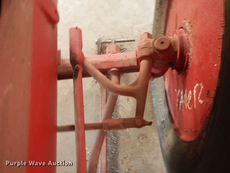 image for item DL0406 International W30  tractor