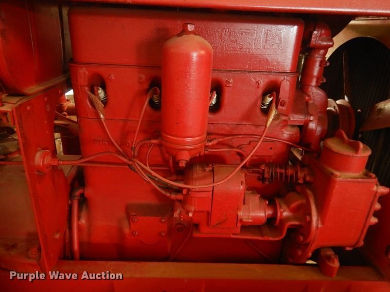 image for item DL0406 International W30  tractor