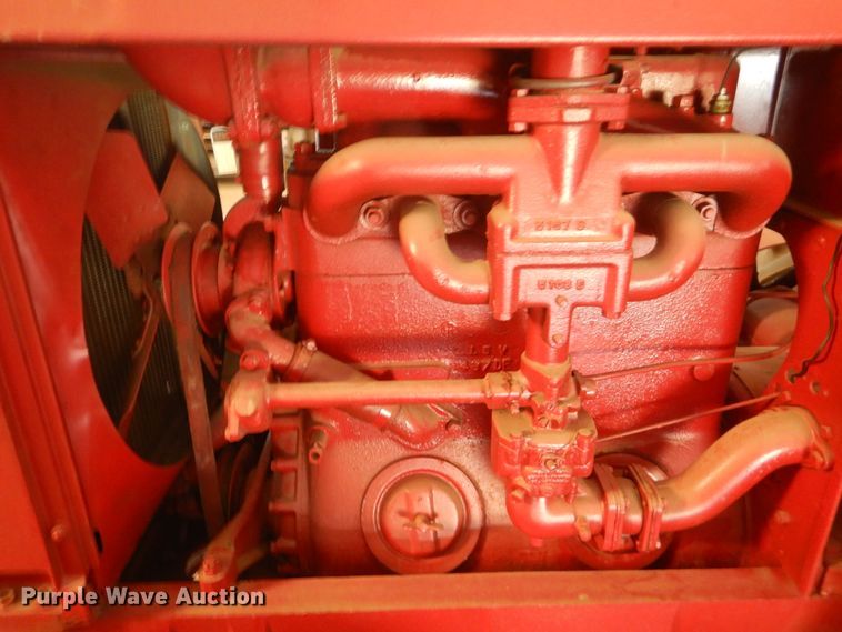 image for item DL0406 International W30  tractor