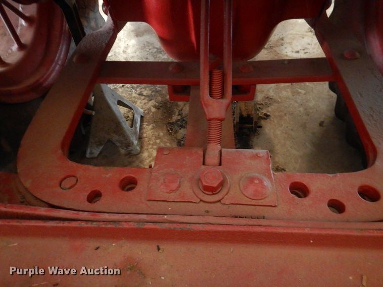 image for item DL0406 International W30  tractor