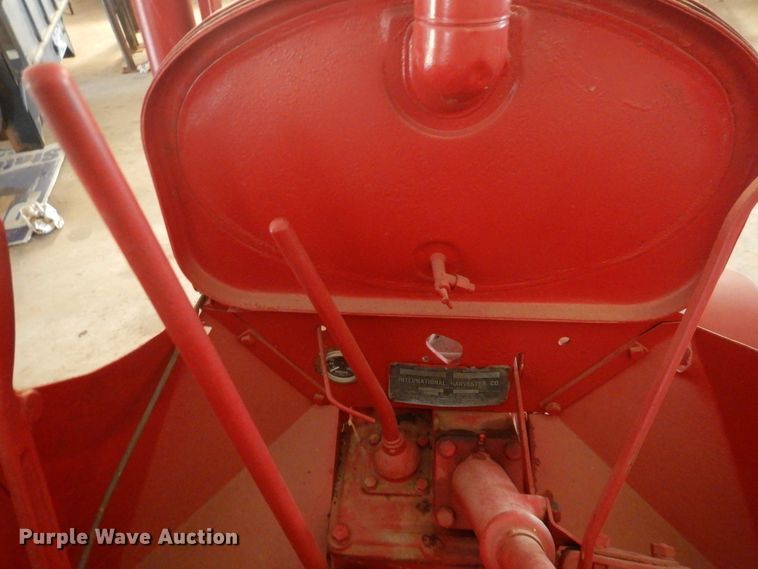 image for item DL0406 International W30  tractor