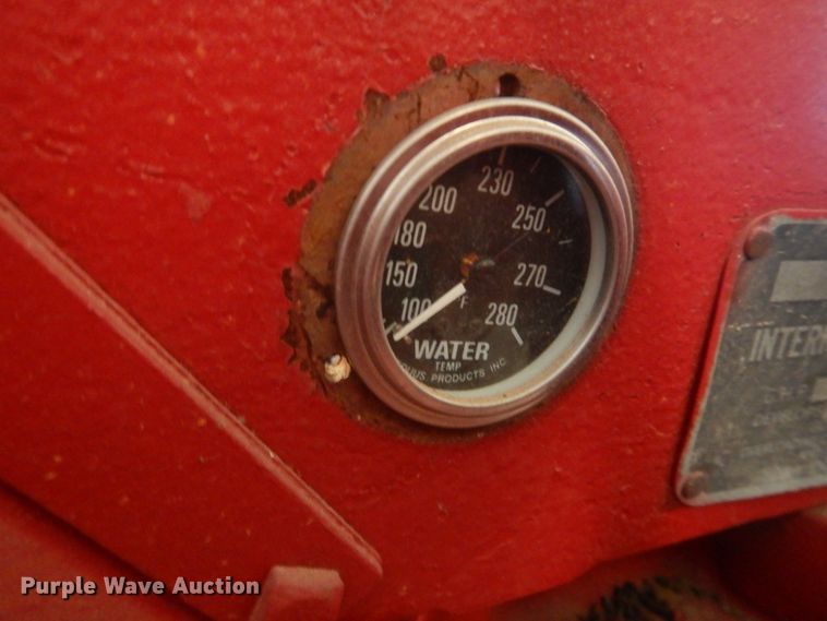 image for item DL0406 International W30  tractor