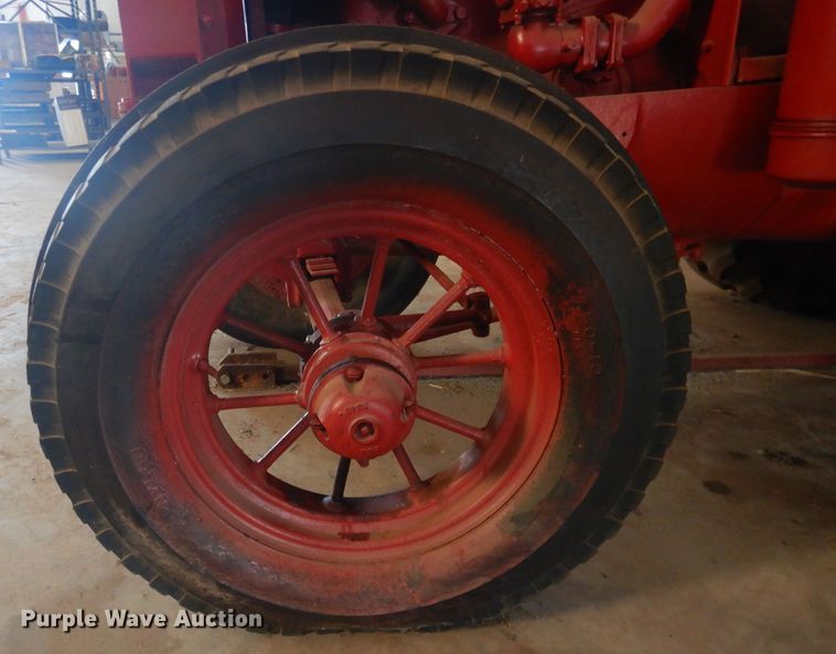 image for item DL0406 International W30  tractor