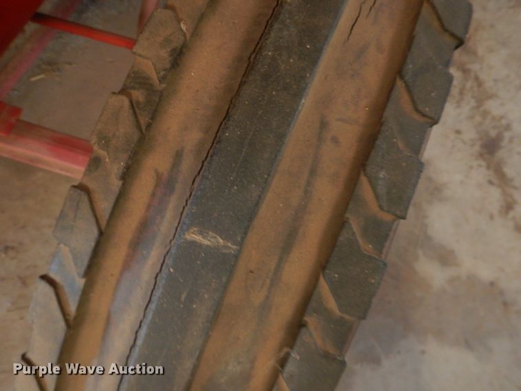 image for item DL0406 International W30  tractor