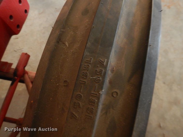 image for item DL0406 International W30  tractor