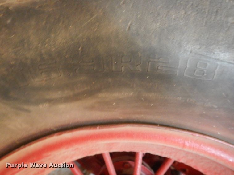 image for item DL0406 International W30  tractor