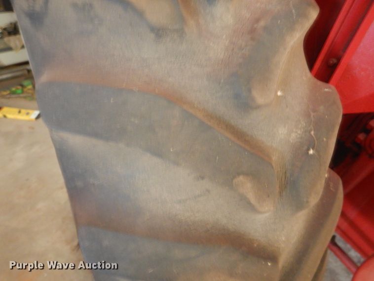 image for item DL0406 International W30  tractor