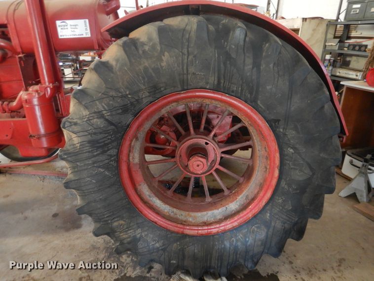 image for item DL0406 International W30  tractor