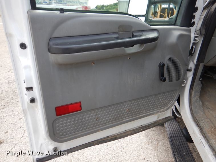 image for item DL8871 2007 Ford F550 XL  flatbed truck