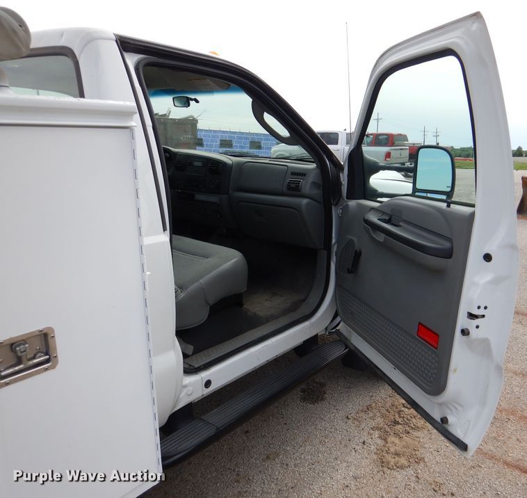 image for item DL8871 2007 Ford F550 XL  flatbed truck