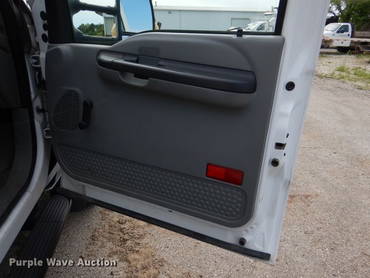 image for item DL8871 2007 Ford F550 XL  flatbed truck