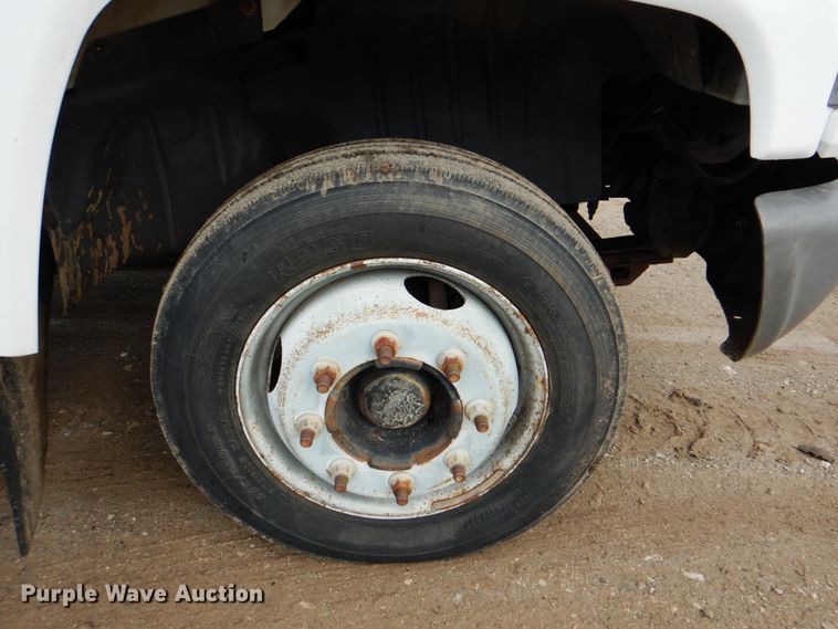 image for item DM3832 2003 GMC C4500  flatbed truck