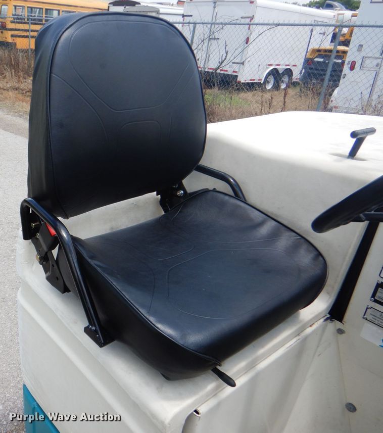 image for item DM3840 Tennant 6400  sweeper