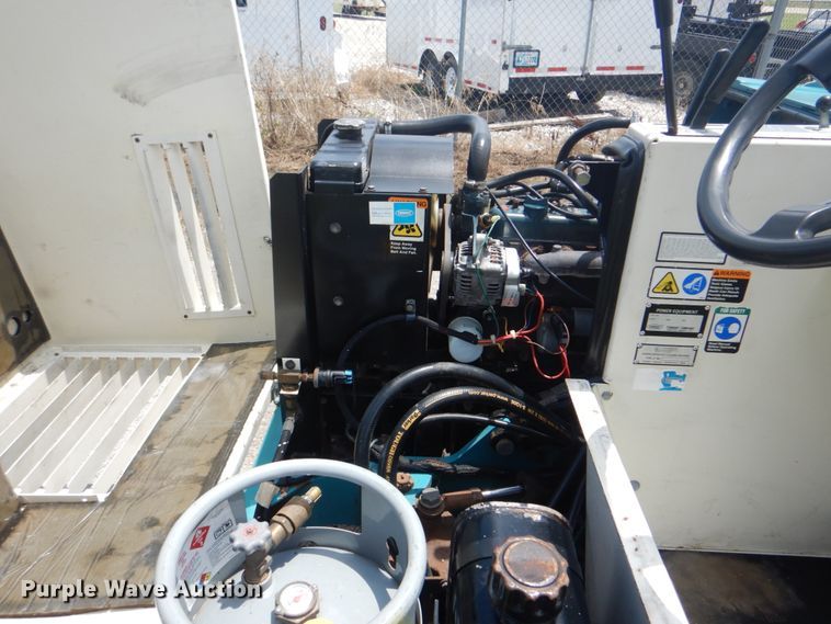 image for item DM3840 Tennant 6400  sweeper