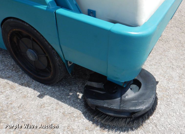 image for item DM3840 Tennant 6400  sweeper