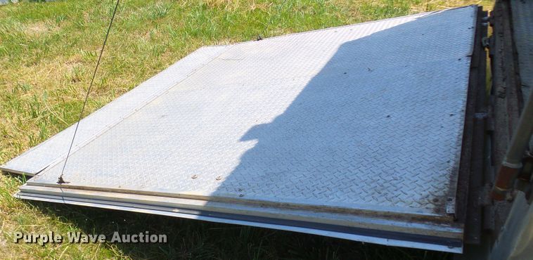 image for item DN6777 2003 Roadmaster Campmaster  toy hauler camper