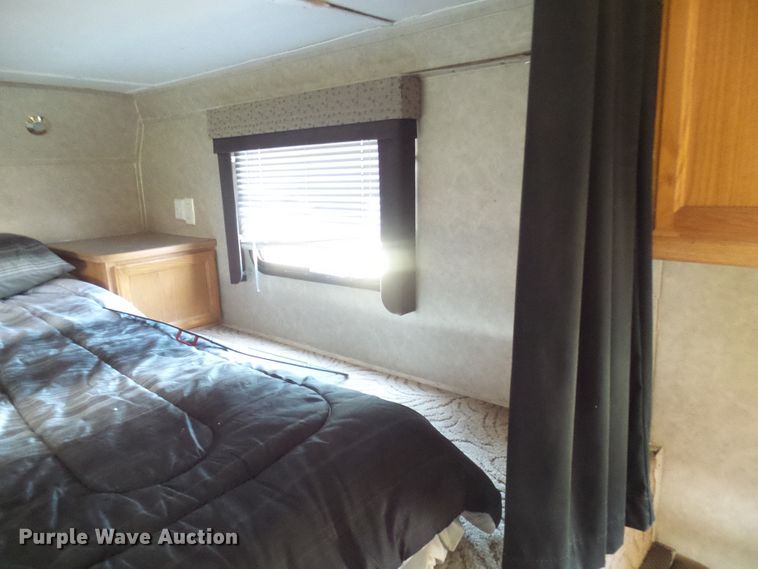 image for item DN6777 2003 Roadmaster Campmaster  toy hauler camper