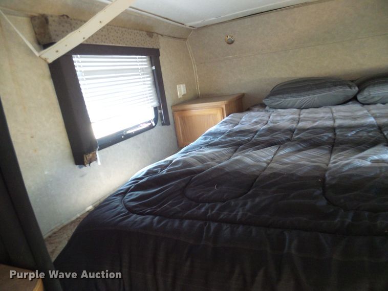 image for item DN6777 2003 Roadmaster Campmaster  toy hauler camper