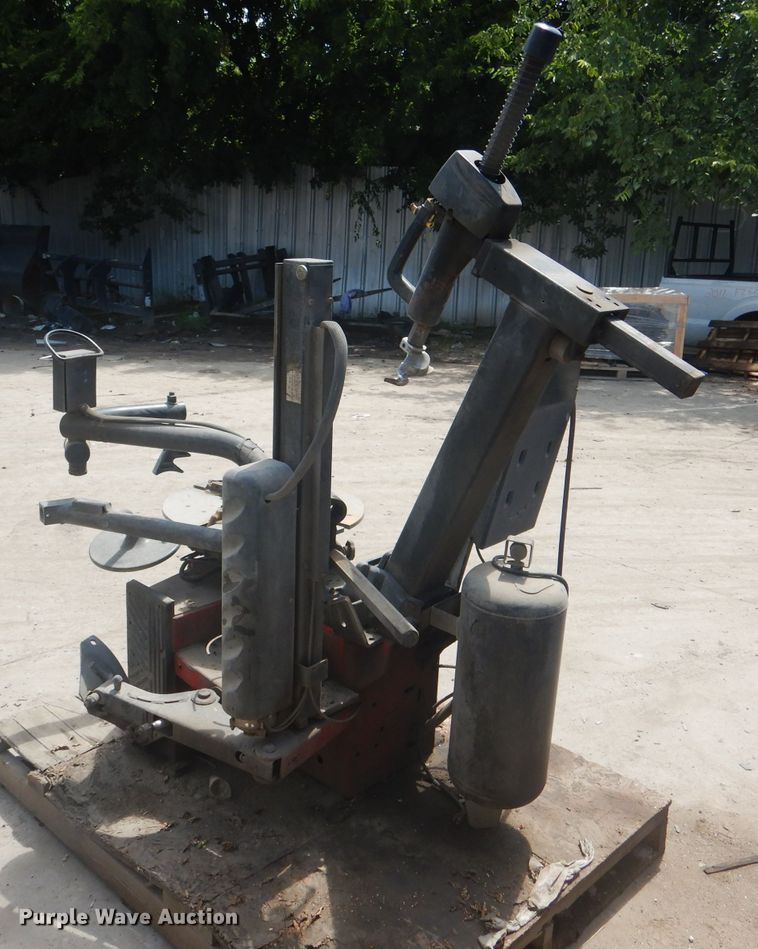 Snap On MH320 rim clamp tire machine in Dallas, TX Item FX9753 sold