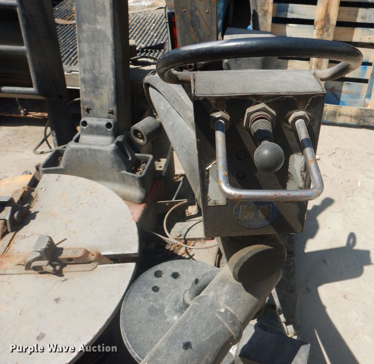 image for item FX9753 Snap On MH320  rim clamp tire machine