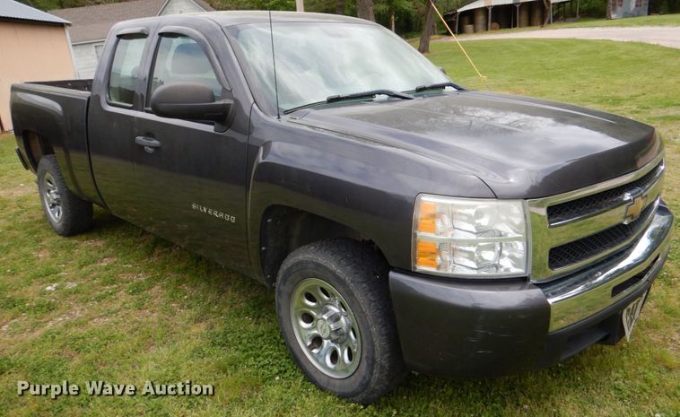 image for item HC9262 2010 Chevrolet Silverado 1500  Ext. Cab pickup truck