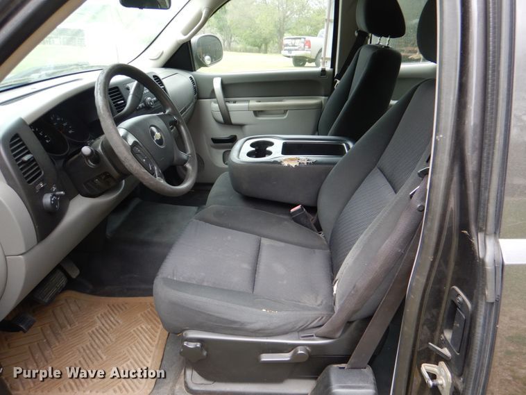 image for item HC9262 2010 Chevrolet Silverado 1500  Ext. Cab pickup truck