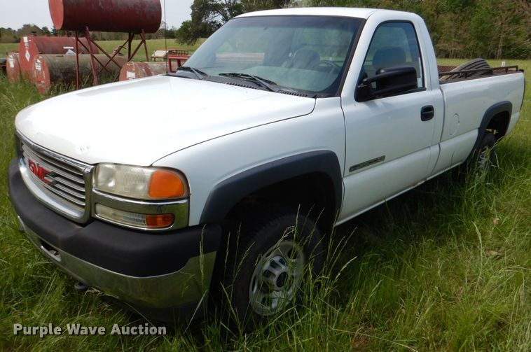 image for item HC9265 2002 GMC Sierra 2500HD  pickup truck