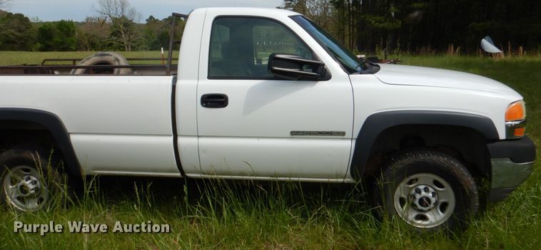 image for item HC9265 2002 GMC Sierra 2500HD  pickup truck
