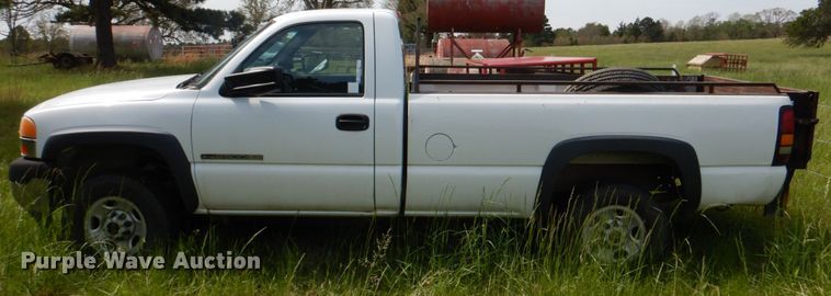 image for item HC9265 2002 GMC Sierra 2500HD  pickup truck