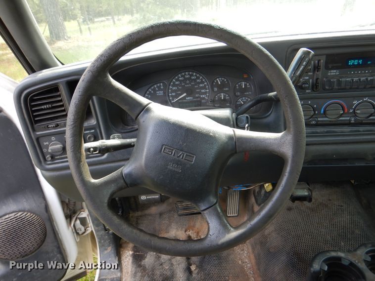 image for item HC9265 2002 GMC Sierra 2500HD  pickup truck