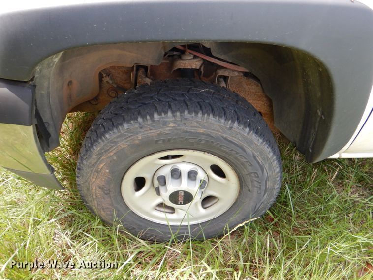 image for item HC9265 2002 GMC Sierra 2500HD  pickup truck