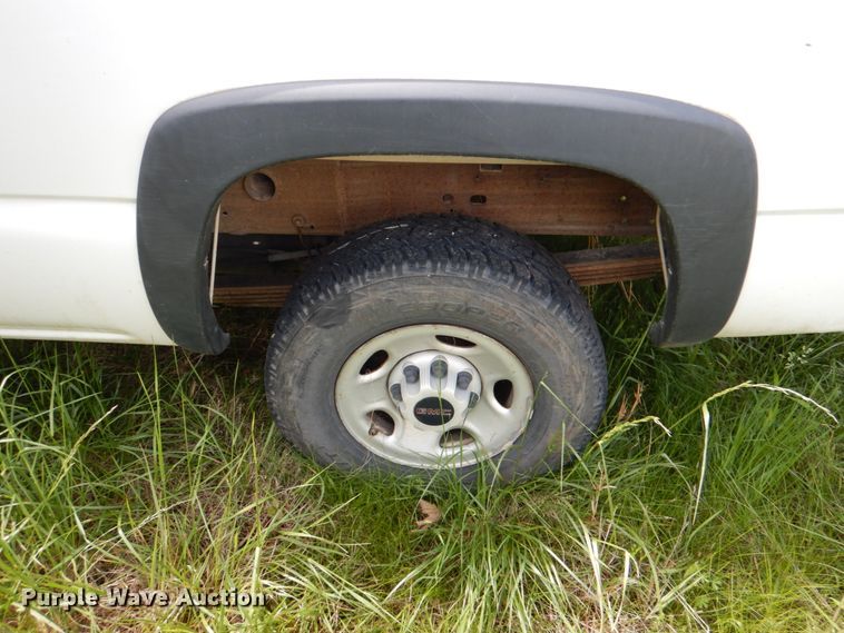 image for item HC9265 2002 GMC Sierra 2500HD  pickup truck