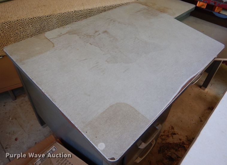 image for item HC9334 (2) desks