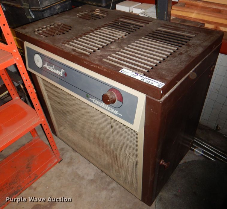 image for item HC9343 Vogelzang Heartwoood  wood stove