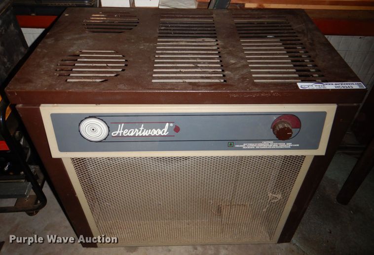 image for item HC9343 Vogelzang Heartwoood  wood stove