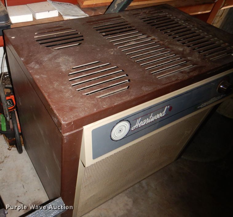 image for item HC9343 Vogelzang Heartwoood  wood stove