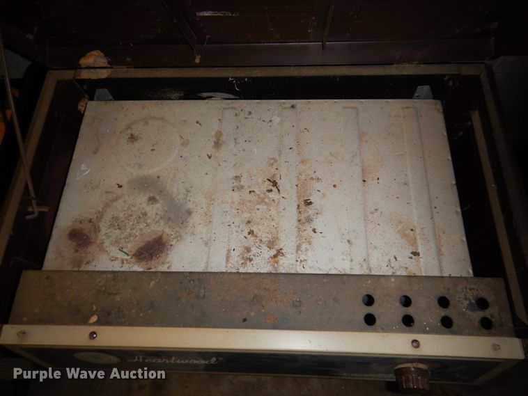 image for item HC9343 Vogelzang Heartwoood  wood stove