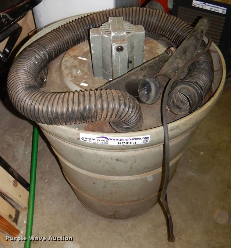 image for item HC9351 (2) wet/dry vacuums