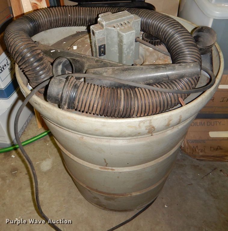 image for item HC9351 (2) wet/dry vacuums