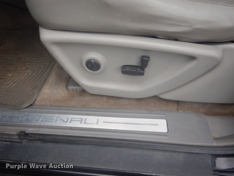 image for item HI9911 2005 GMC Envoy Denali  SUV