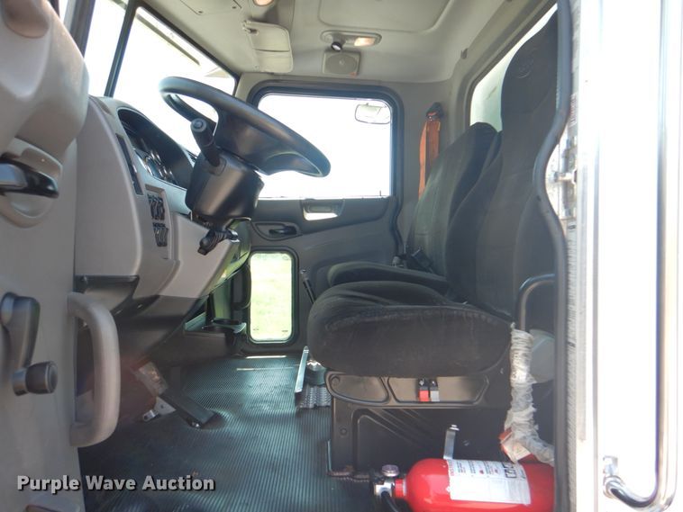 image for item HT9302 2014 Peterbilt 337  box truck